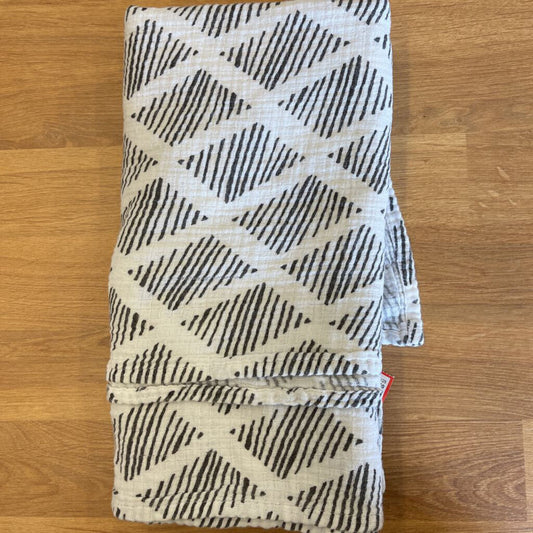 Oliver + Rain Muslin Swaddle Blanket