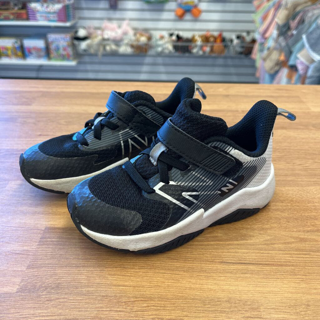 New Balance Black Sneakers - 8.5