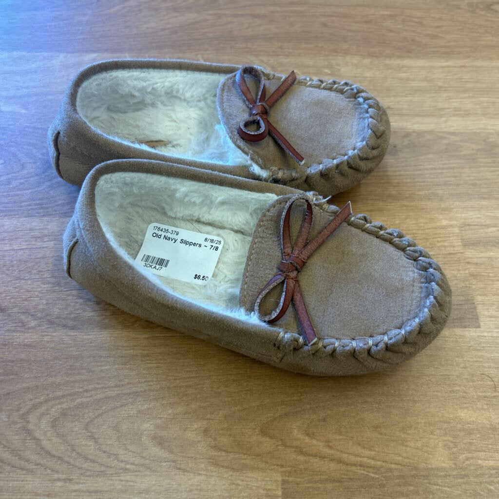 Old Navy Slippers ~ 7/8
