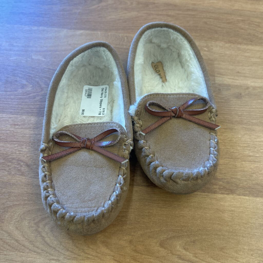 Old Navy Slippers ~ 7/8
