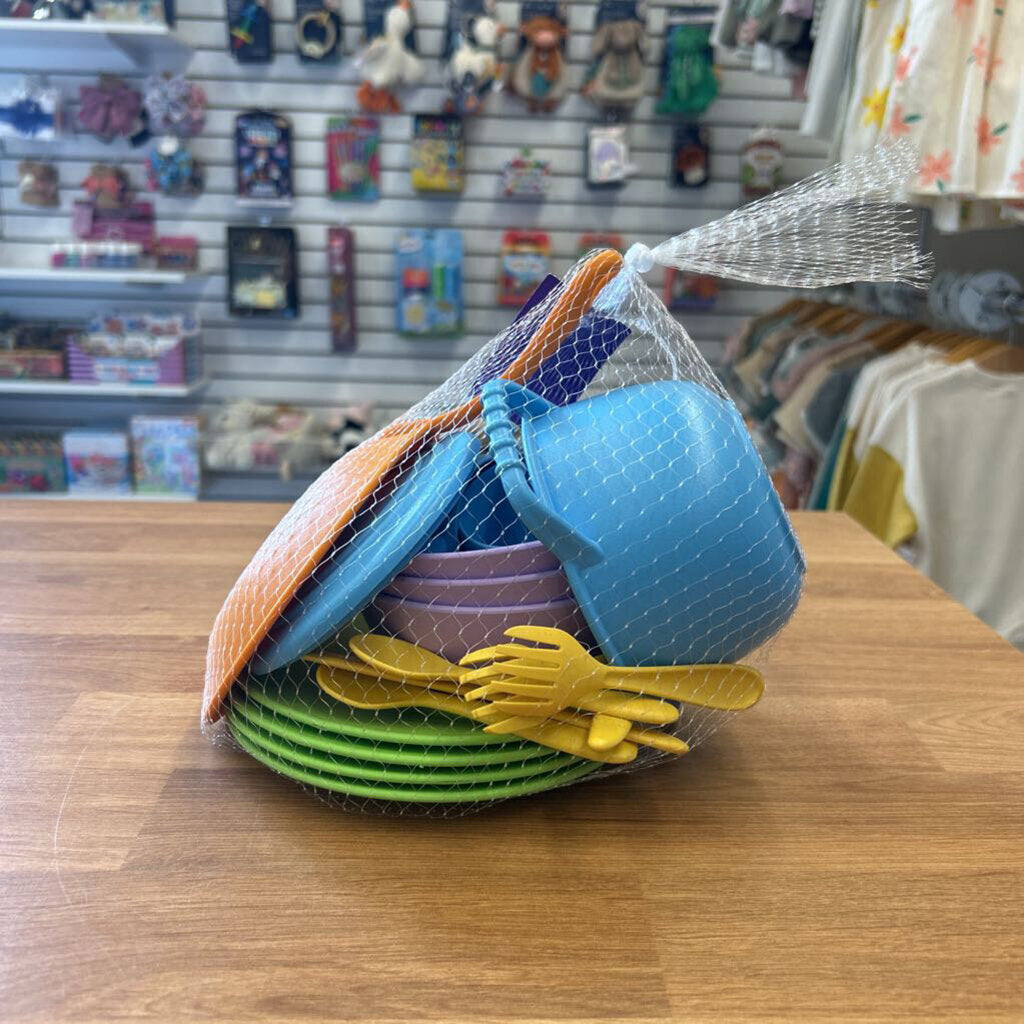 Green Toys Dish Cooking Set (missing 2 cups)