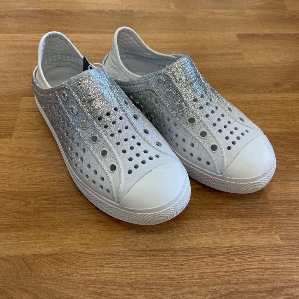 NWT Skechers Foamies White Silver Shoe-1