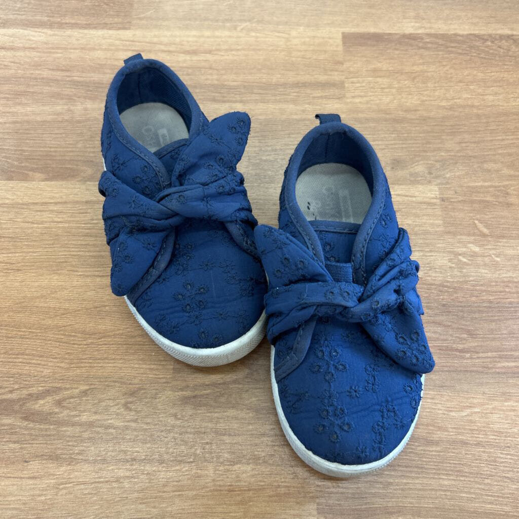 Osh Kosh Blue Eyelet Sneakers - 8