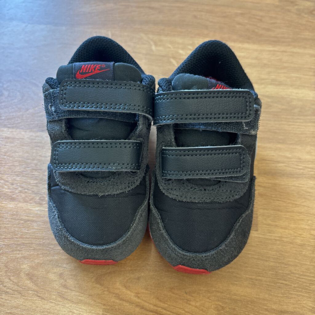 Nike Black/Red Sneakers - 6