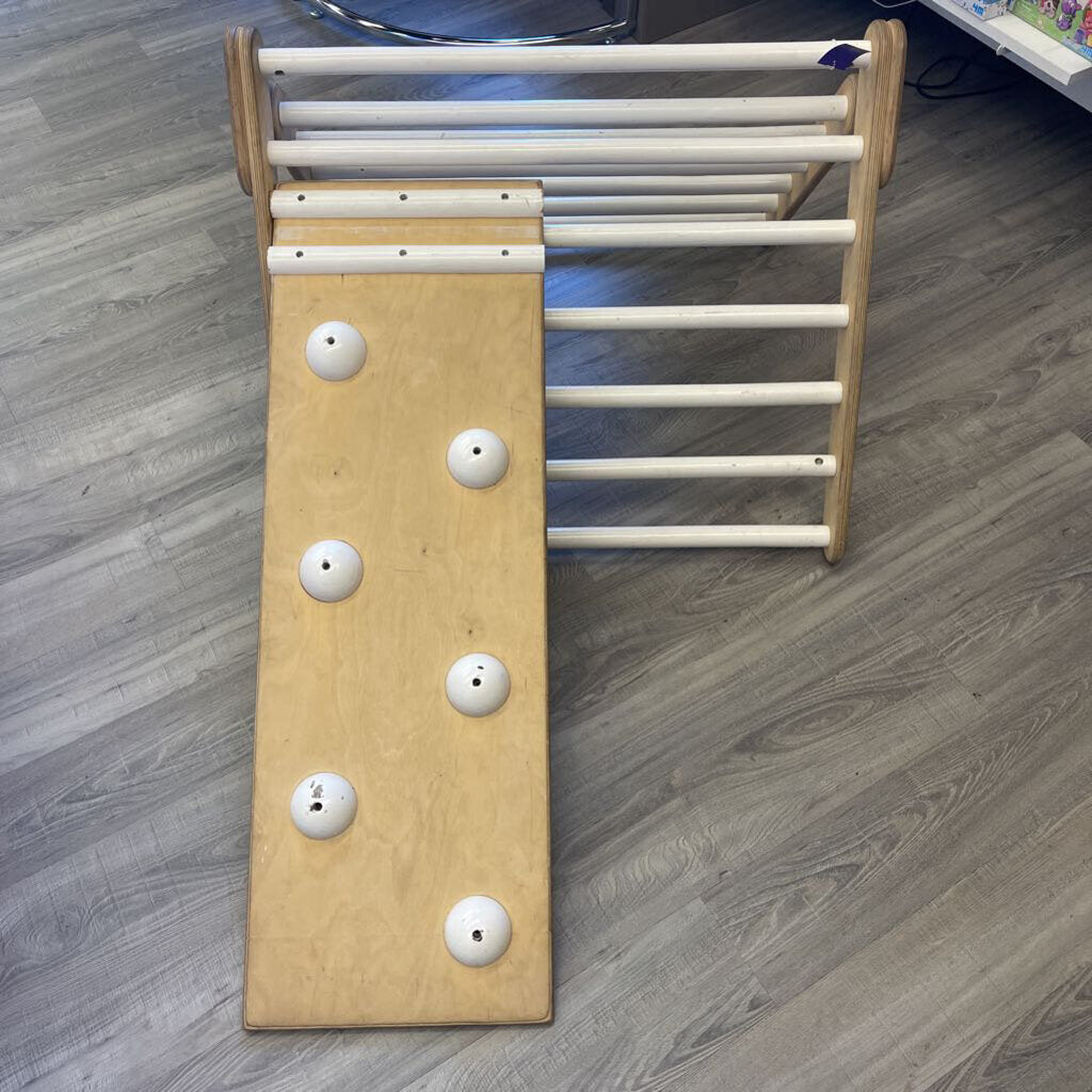 Wood Triangle Climber (wear)