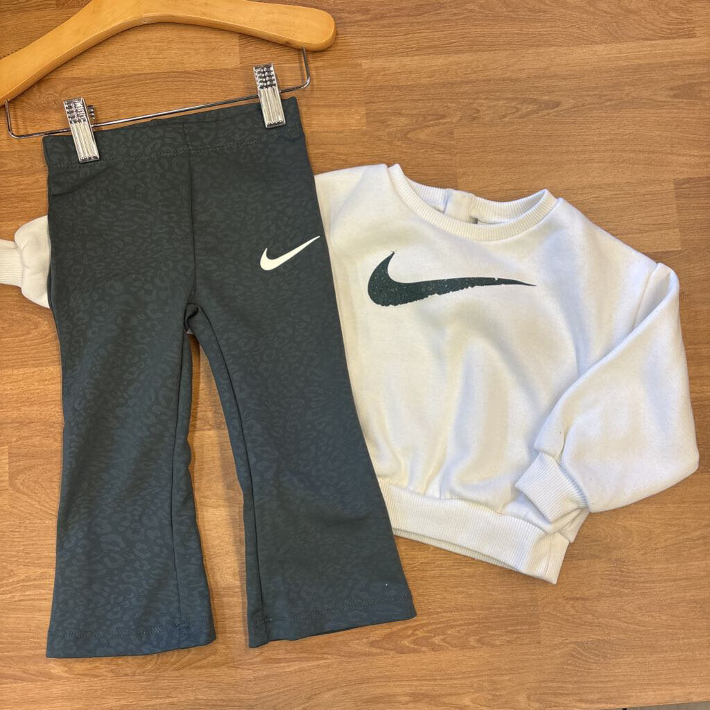 Nike Leggings / Crewneck Two Pc Set - 18m