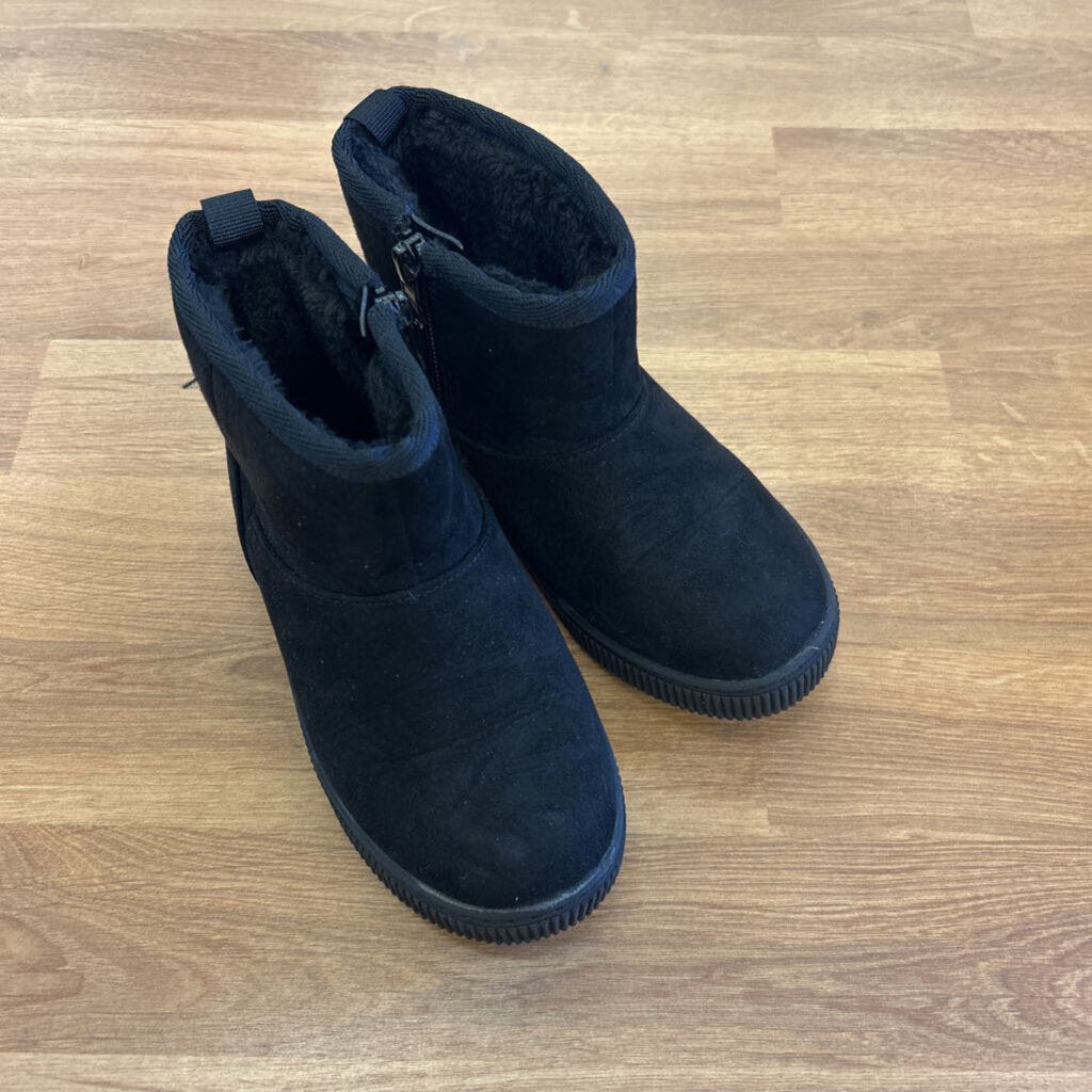 Cat & Jack Black Furry Boots - 9