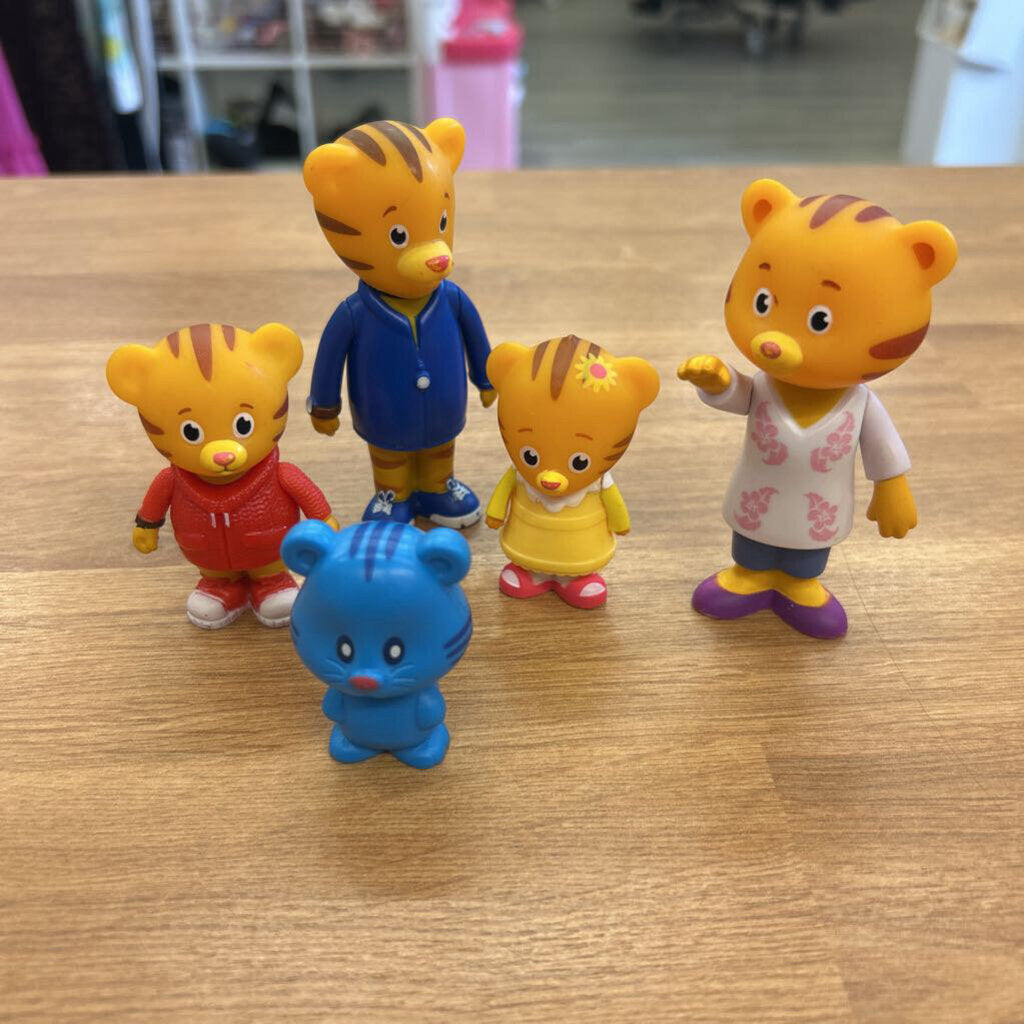 Daniel Tiger Family Figure Set