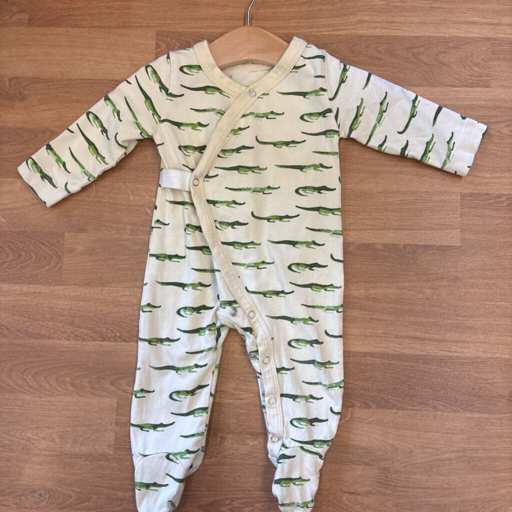 Creative Co-Op Gator Snap Sleeper - 6/9m