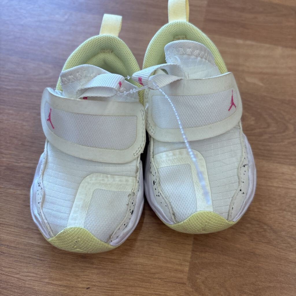 Jordan White/Yellow Sneakers - 4