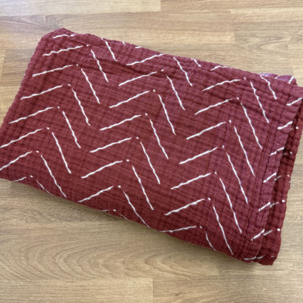 Itzy Ritzy Arrow Muslin Swaddle Blanket