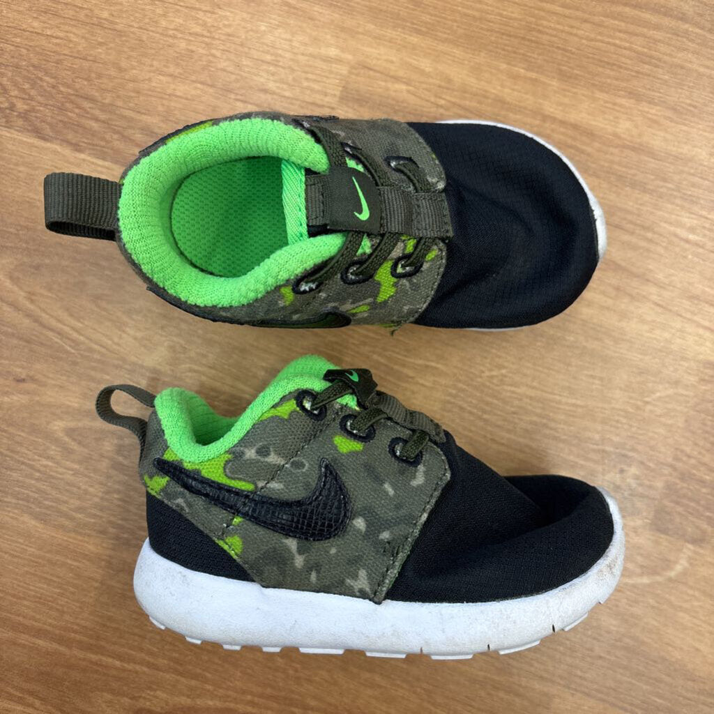 Nike Black/Green Camo Sneakers - 5