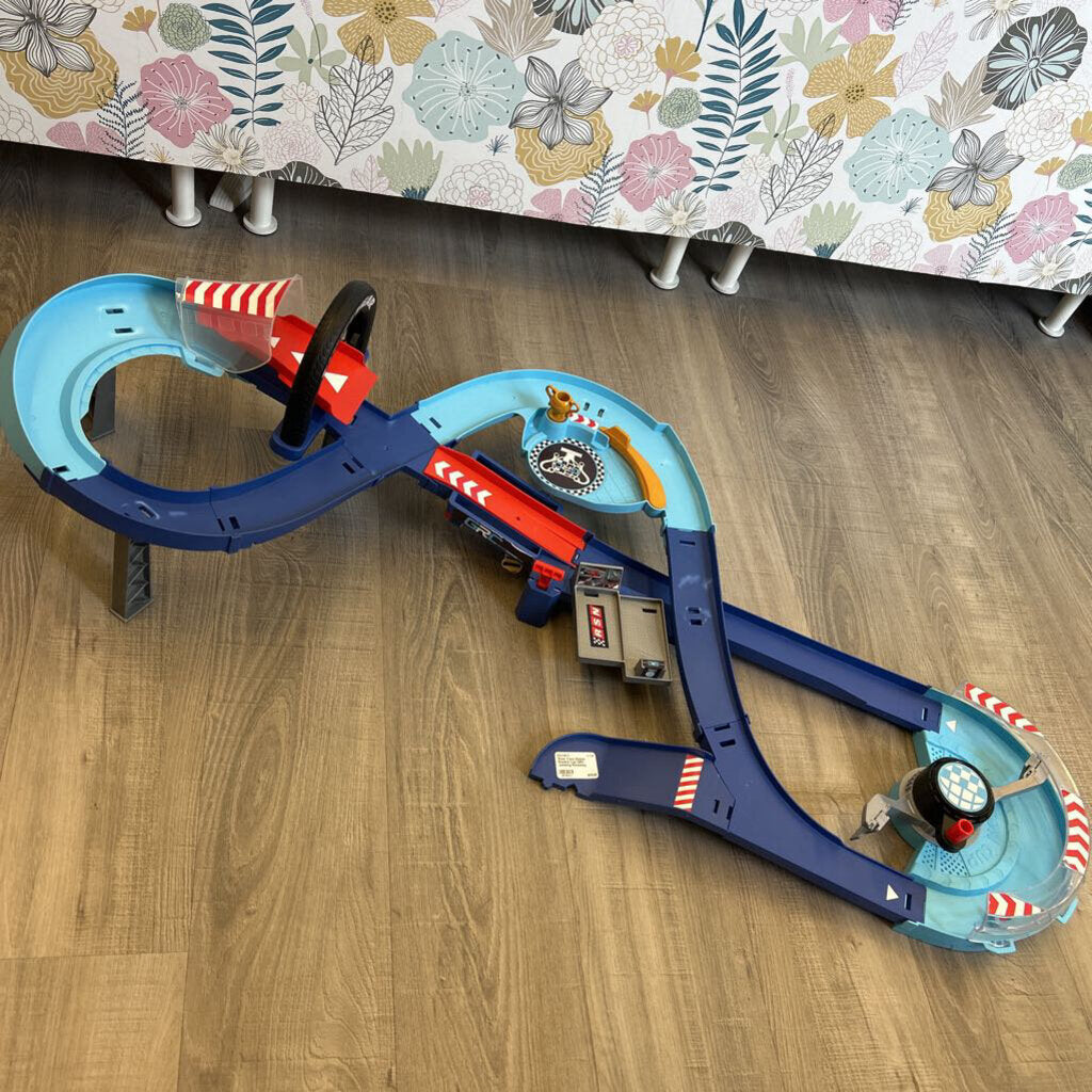 Pixar Cars Jumping Raceway (Cars/Bin not included)