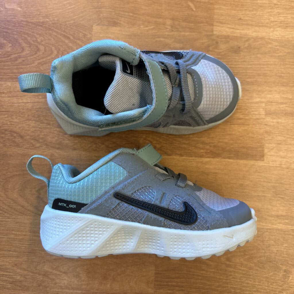 Nike Grey/Teal Sneakers - 7