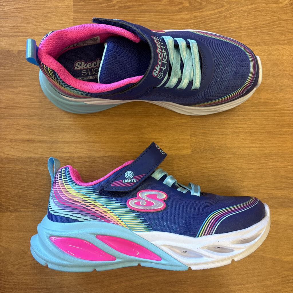 NEW Skechers Light Up Sneakers - 13