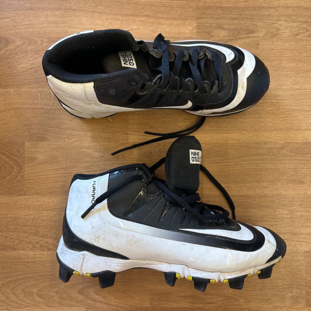 Nike Black/White Cleats - 1.5
