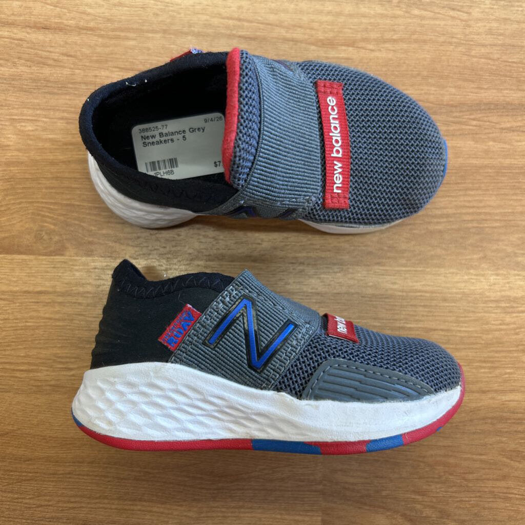New Balance Grey Sneakers - 5