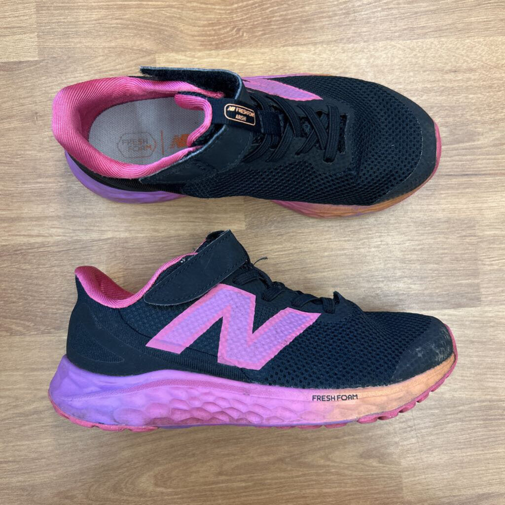 New Balance Black Sneakers - 1.5