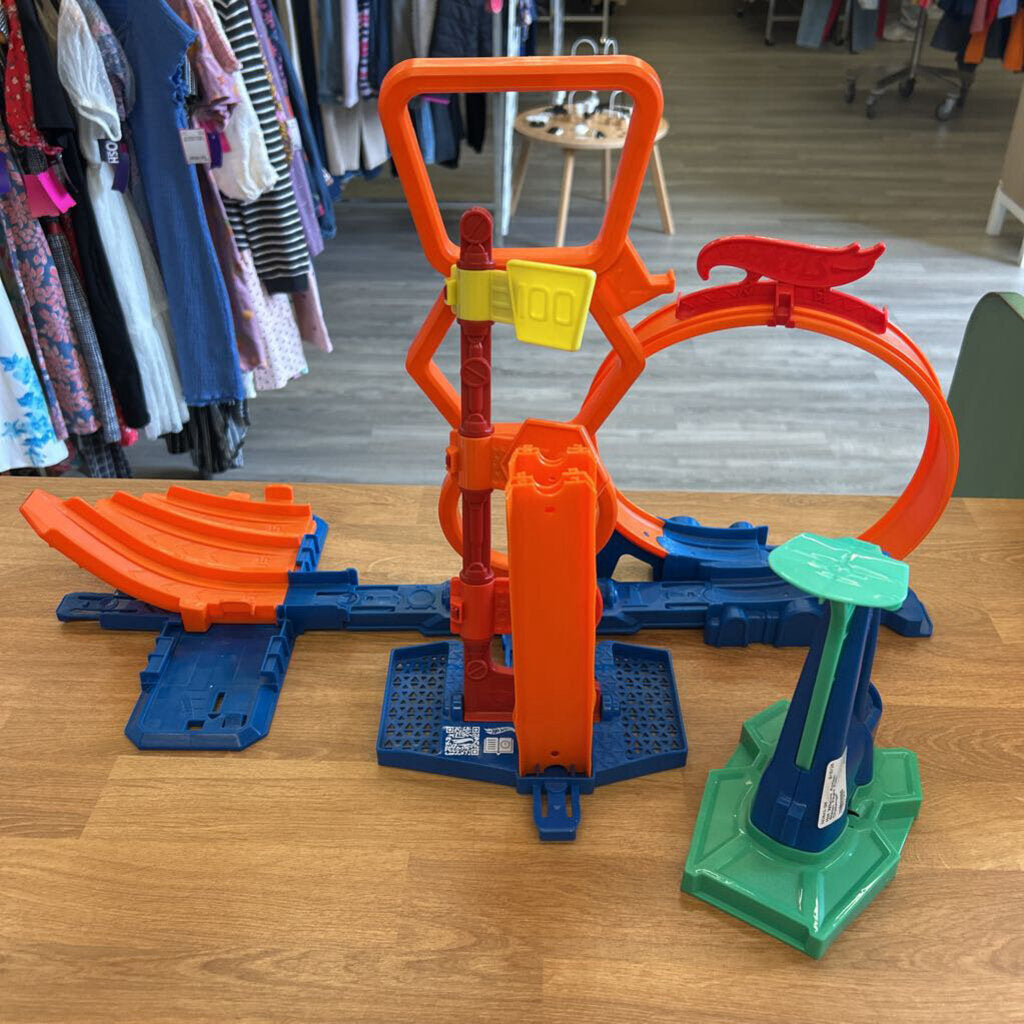 Hot Wheels Action Steam Flight Path Challenge