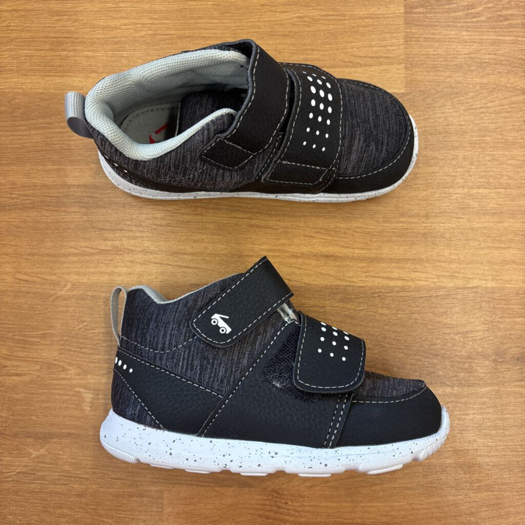 See Kai Run Black Sneaker Boots - 10