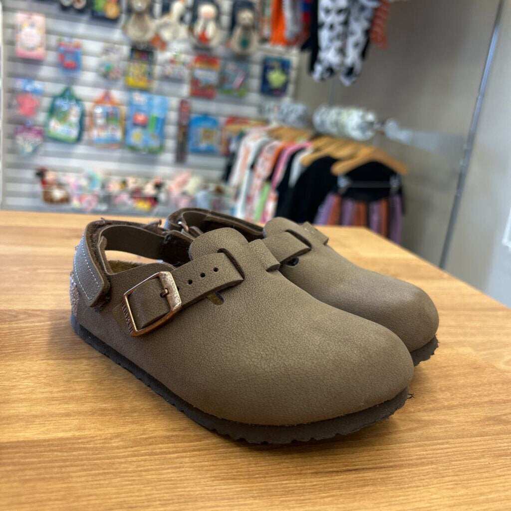 Birkenstock Brown Clogs (small mark on front) - 9