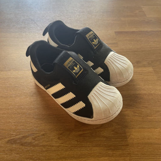 Adidas Black Sneaker - 7