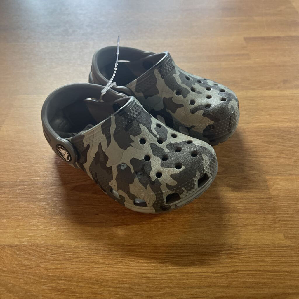 Croc Grey Camo Shoes 7