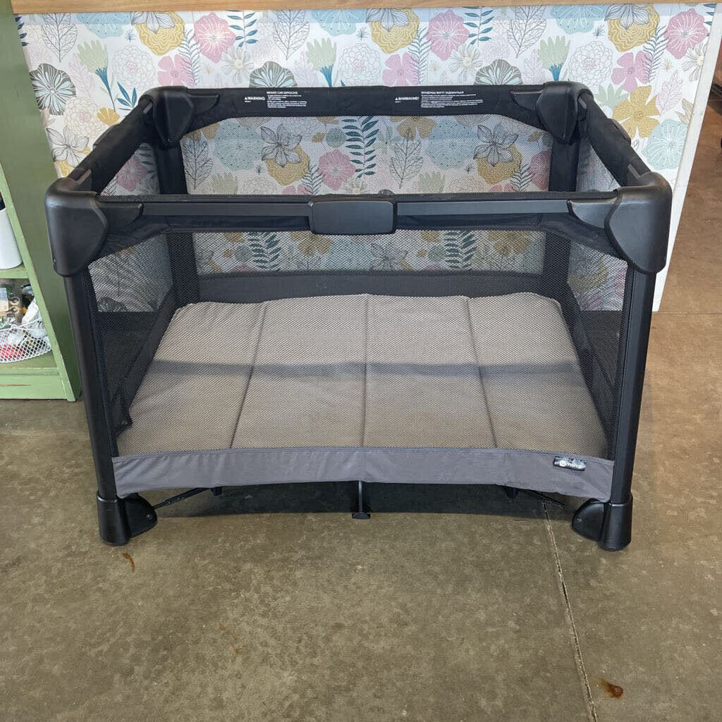 4moms Breeze Plus Playard - staining on mattress (retails at $300 new) - Black