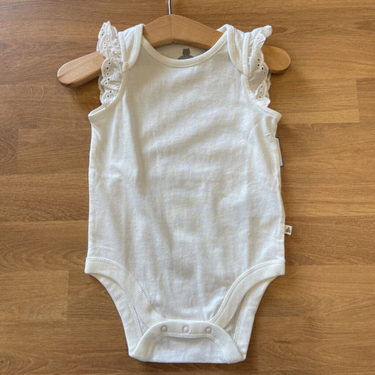 NWOT Baby Gap Eyelet SS Onesie - 6/12m
