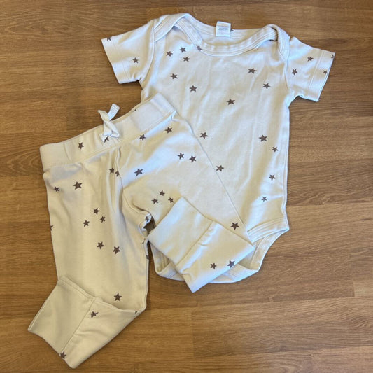 Colored Organics Star SS Onesie / Pants Set - 6/12m