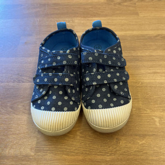 Cat & Jack Dot Sneakers - 10