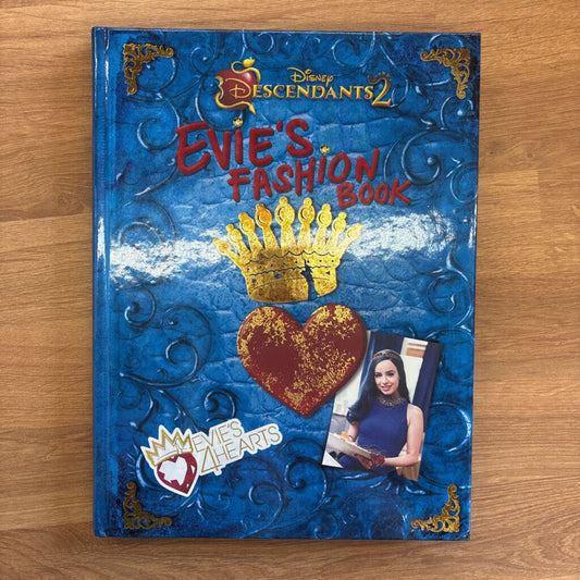 Descendants 2 Evie's Fashion Book