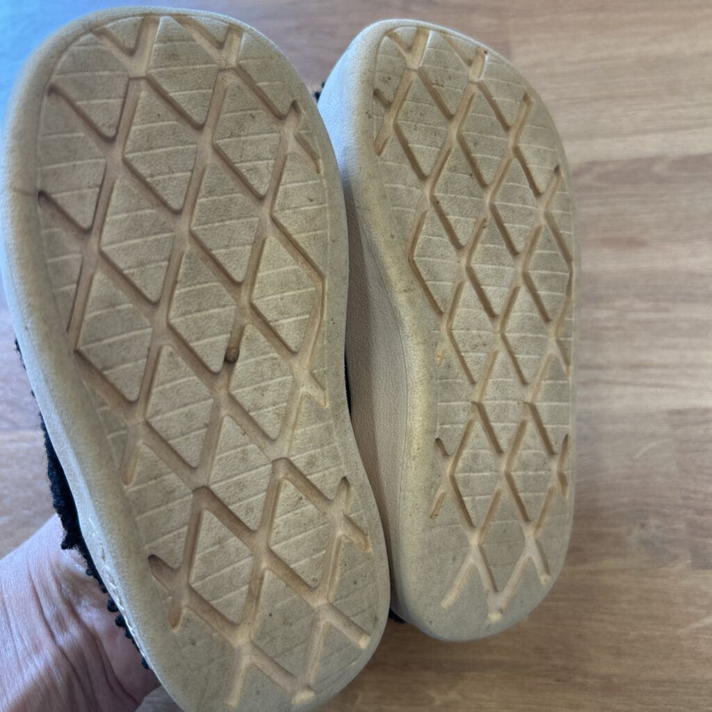 Adidas Sherpa Black Sneakers - 8.5
