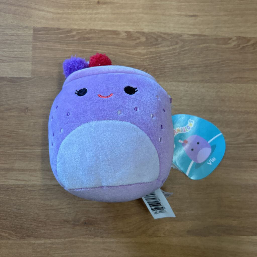 Mini Squishmallow Vie
