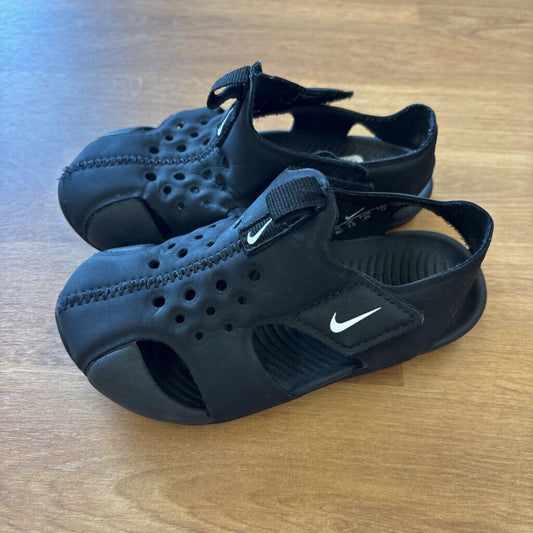 Nike Black Sunray Sandals - 8