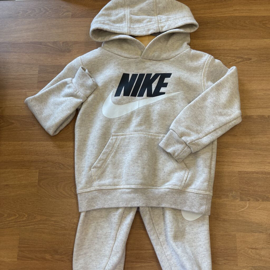 Nike Sweatsuit Set (wear / some mark on pants) -2T
