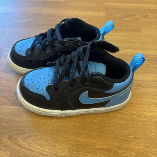 Nike Blue/Black Jordan Sneakers - 7