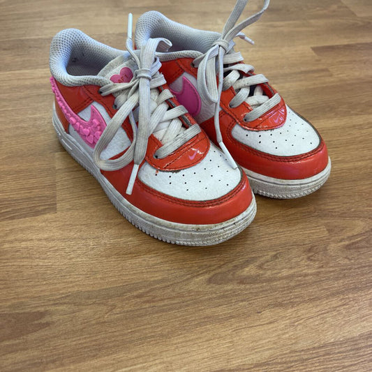 Nike Red Heart Sneakers - 9