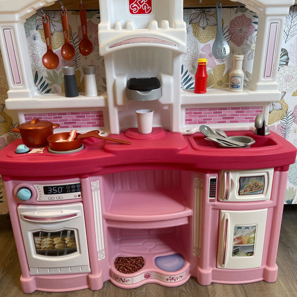 Step 2 Kitchen w/ Accessories
