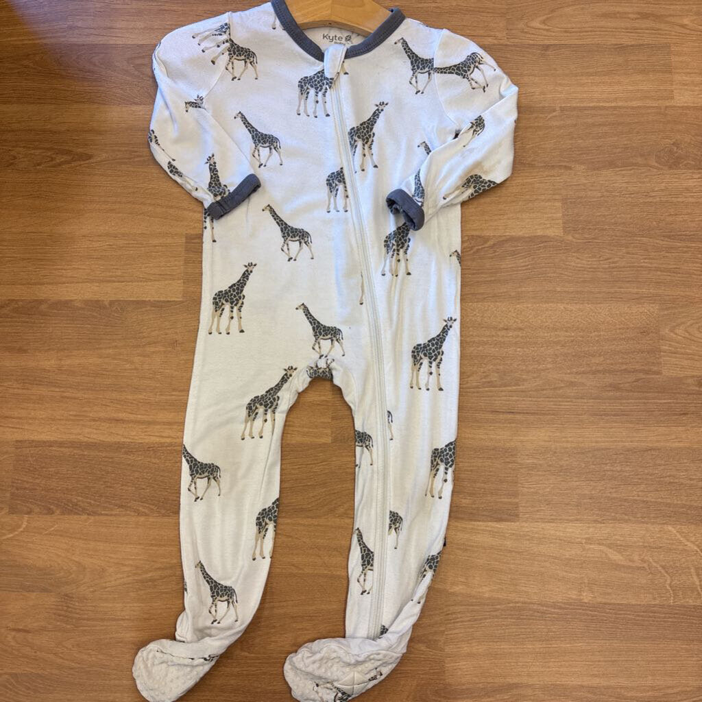 Kyte Baby Bamboo Giraffe Zip Sleeper (wash wear) - 6/12m