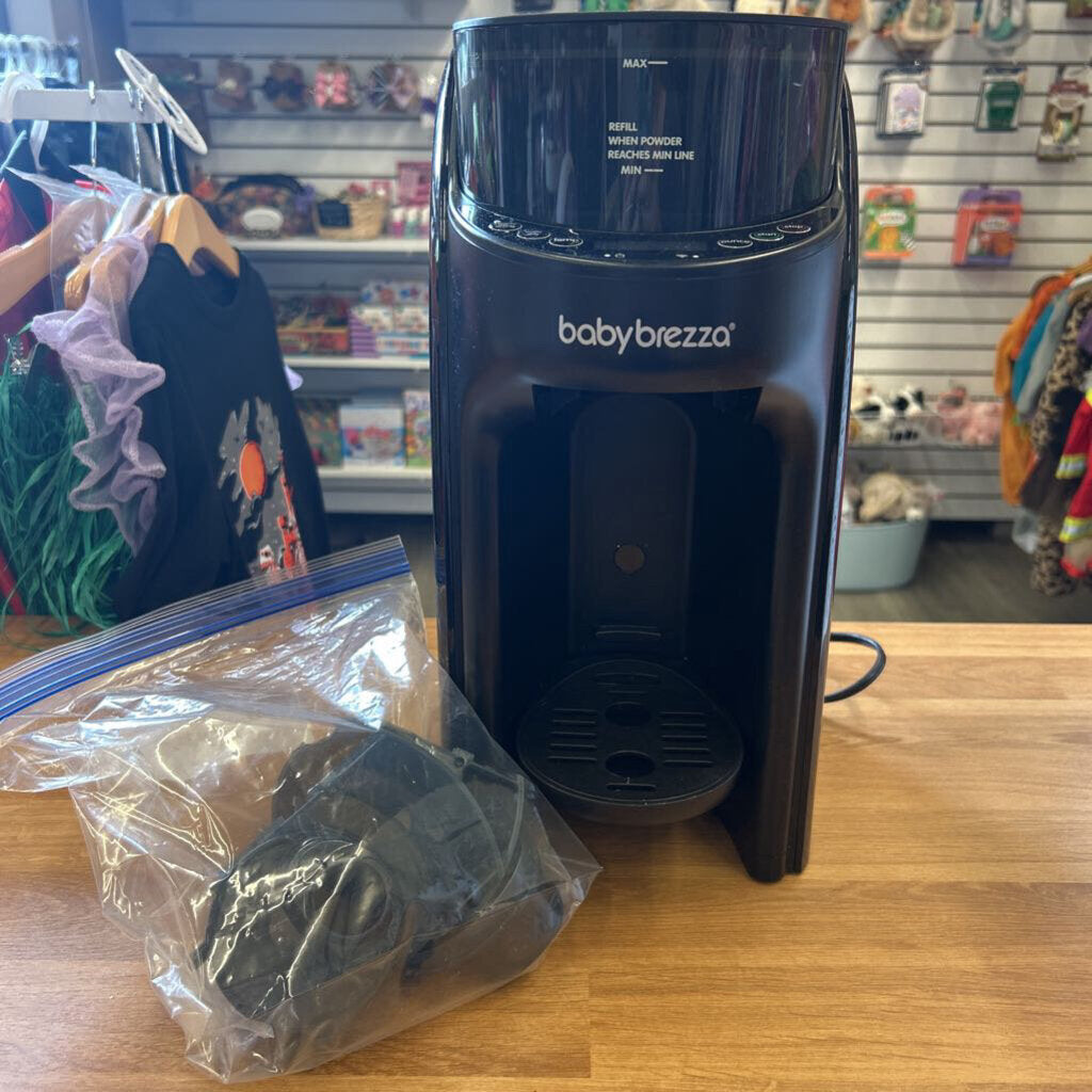 Baby Brezza w/ Extra Dispenser Pieces