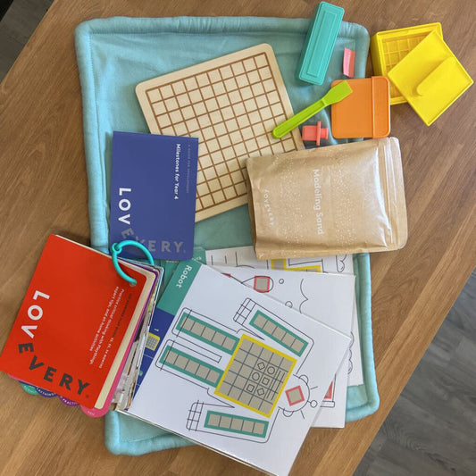 Lovevery Modeling Sand & Wipeable Mat / Unit Block Builders & Activity Cards