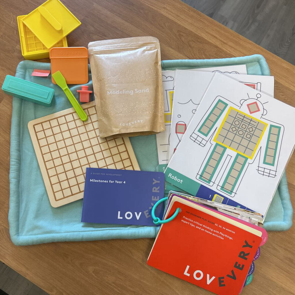Lovevery Modeling Sand & Wipeable Mat / Unit Block Builders & Activity Cards