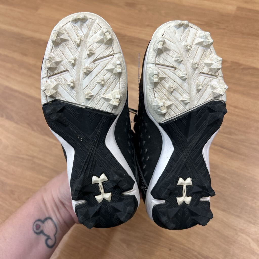 Under Armour Cleats - 9
