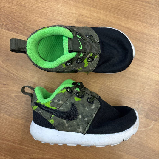 Nike Black/Green Camo Sneakers - 5