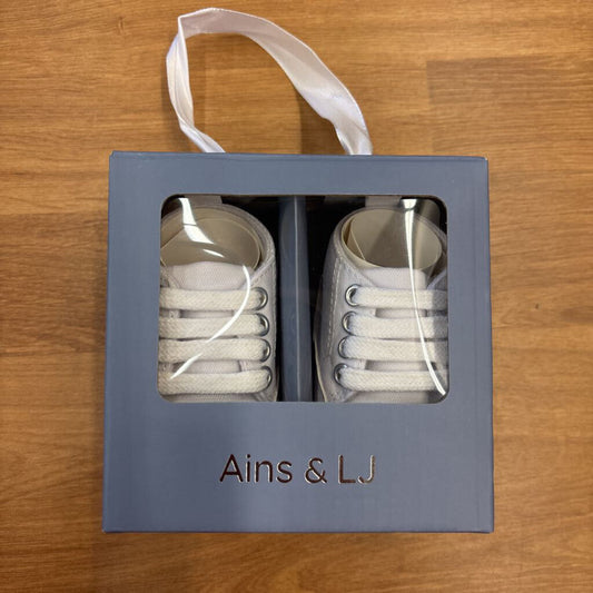 NEW Ains & LJ White Crib Shoes