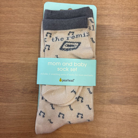 NEW Pearhead Mom & Baby Sock Set
