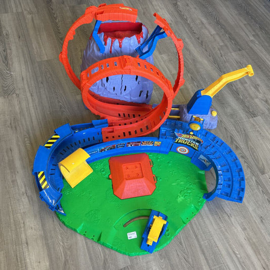 Hot Wheels Monster Trucks T-Rex Arena