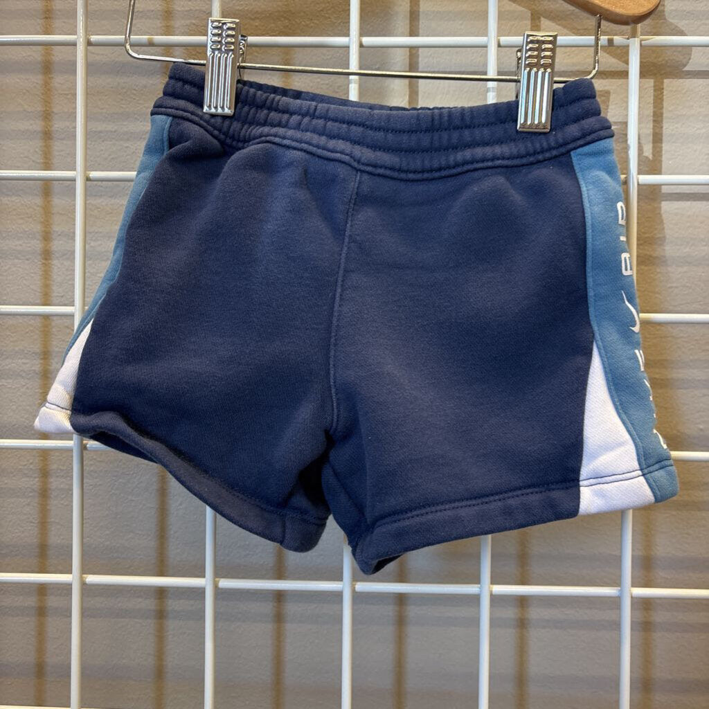 Nike Soft Shorts - 18m