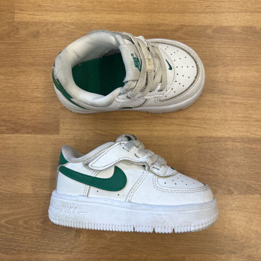 Nike White/Green Sneaker - 5